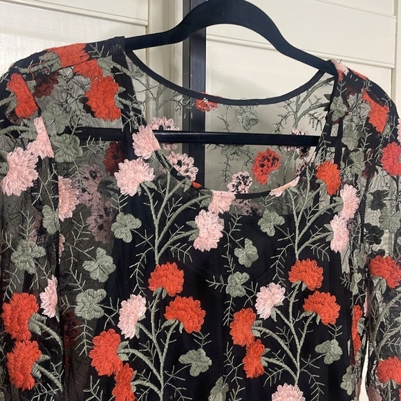 Solitaire Black Mesh Floral Embroidery 3/4 Bell Sleeve Top w/ Cami Size M Blouse - Picture 2 of 10
